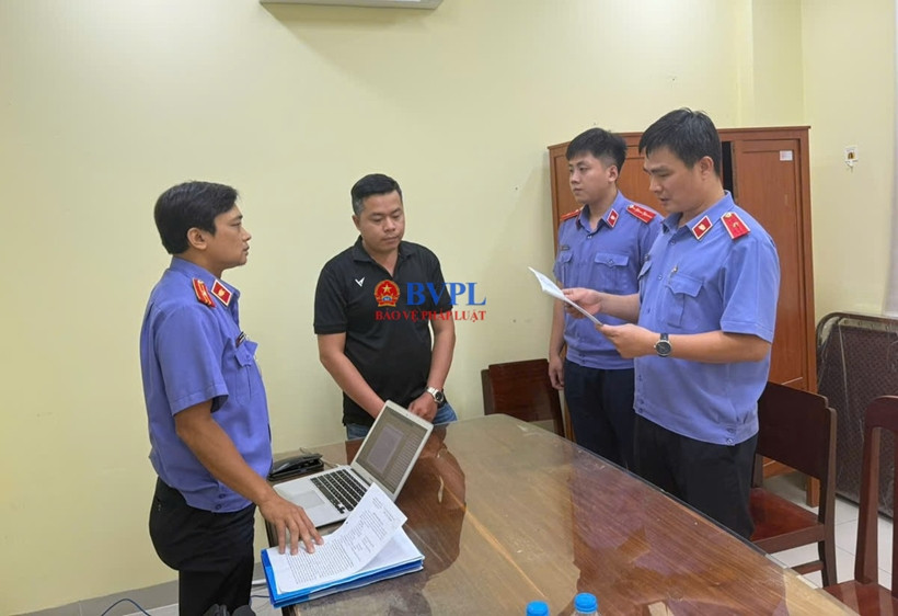 Vụ nữ sinh bị tông tử vong ở Vĩnh Long: Tước danh hiệu Công an nhân dân của 2 cựu cán bộ, người là Thượng tá, người là Đại úy