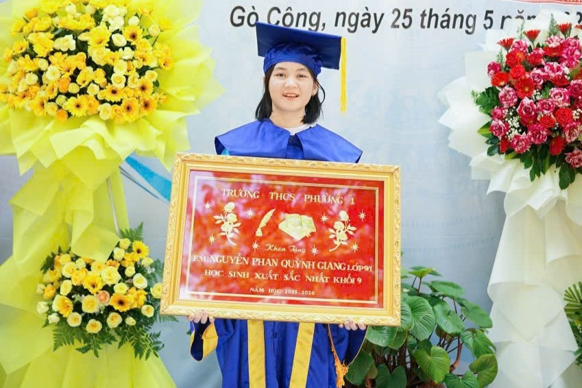 Nữ sinh đạt 10 điểm Ngữ Văn tốt nghiệp: “Em chủ động học như Elon Musk”